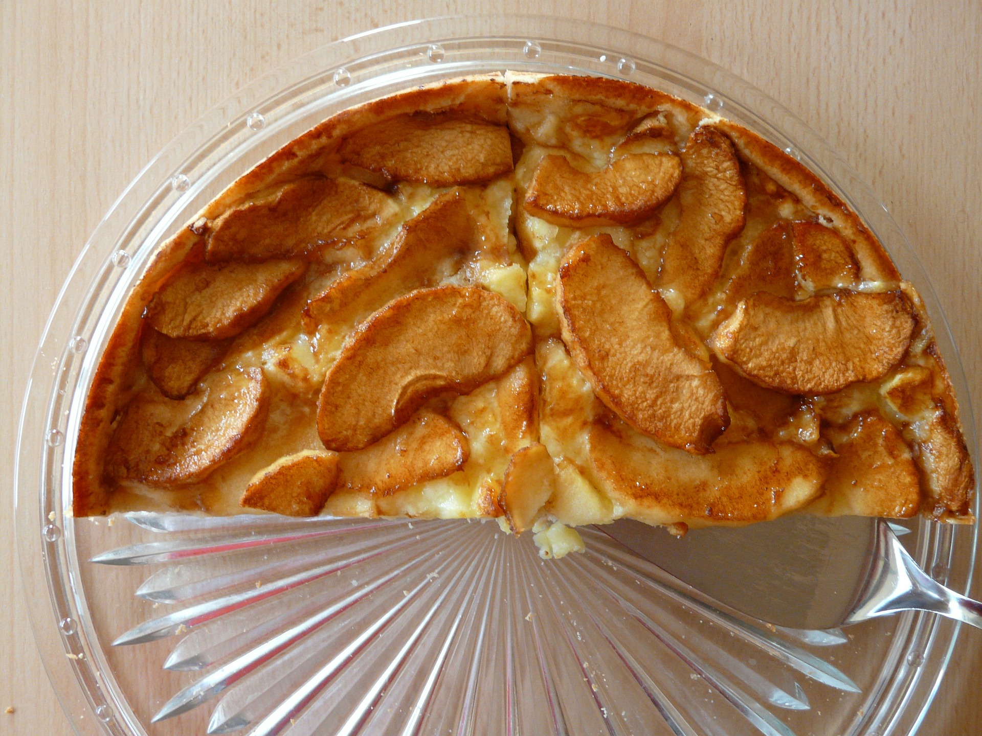 Apfelkuchen aus Joghurt-Rührteig mit Ahornsirup - Lecker backen